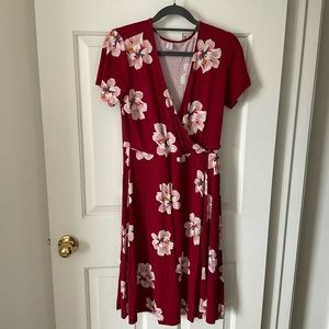Old Navy floral short sleeve knee length dress size medium